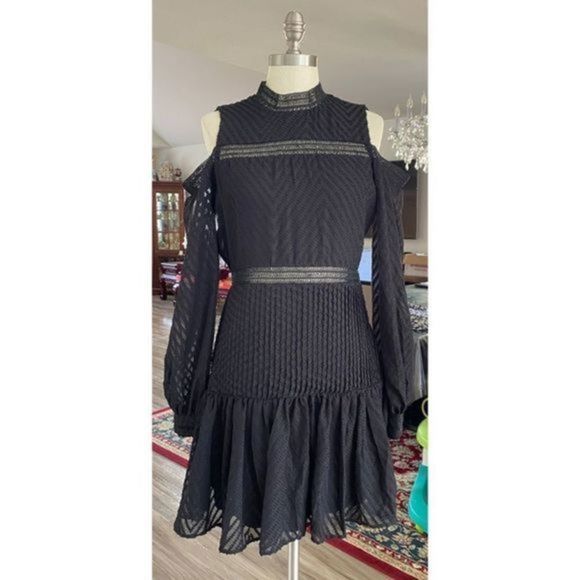 049Romeo and Juliet Couture cold shoulder Medium NWT - Picture 3 of 13